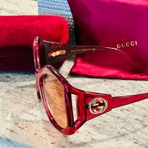 GUCCI Pink Oversized Runway Sunglasses w/matching Cases